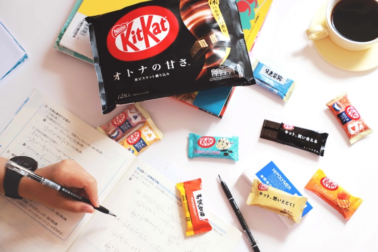 不論是為考生們應援或是幫朋友加油打氣 來一塊酥脆的KitKat「咔」一下  享受短暫的休息時刻再出發