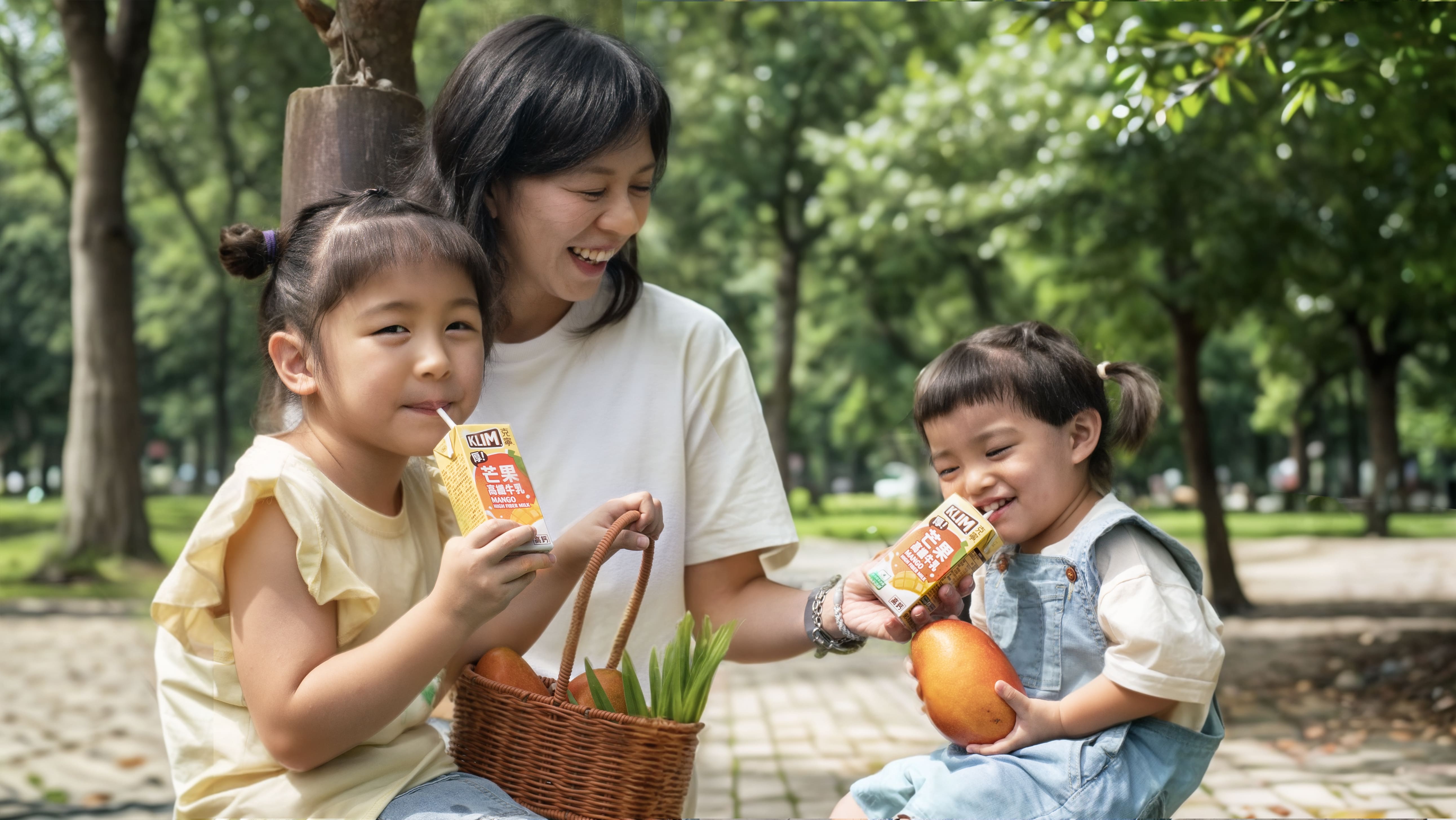 無論是午後點心,或是親子同樂時光,「克寧厚芒果高纖牛乳」都是讓全家人愛不釋手的夏日健康新選擇! 無論是午後點心,或是親子同樂時光,「克寧厚芒果高纖牛乳」都是讓全家人愛不釋手的夏日健康新選擇!