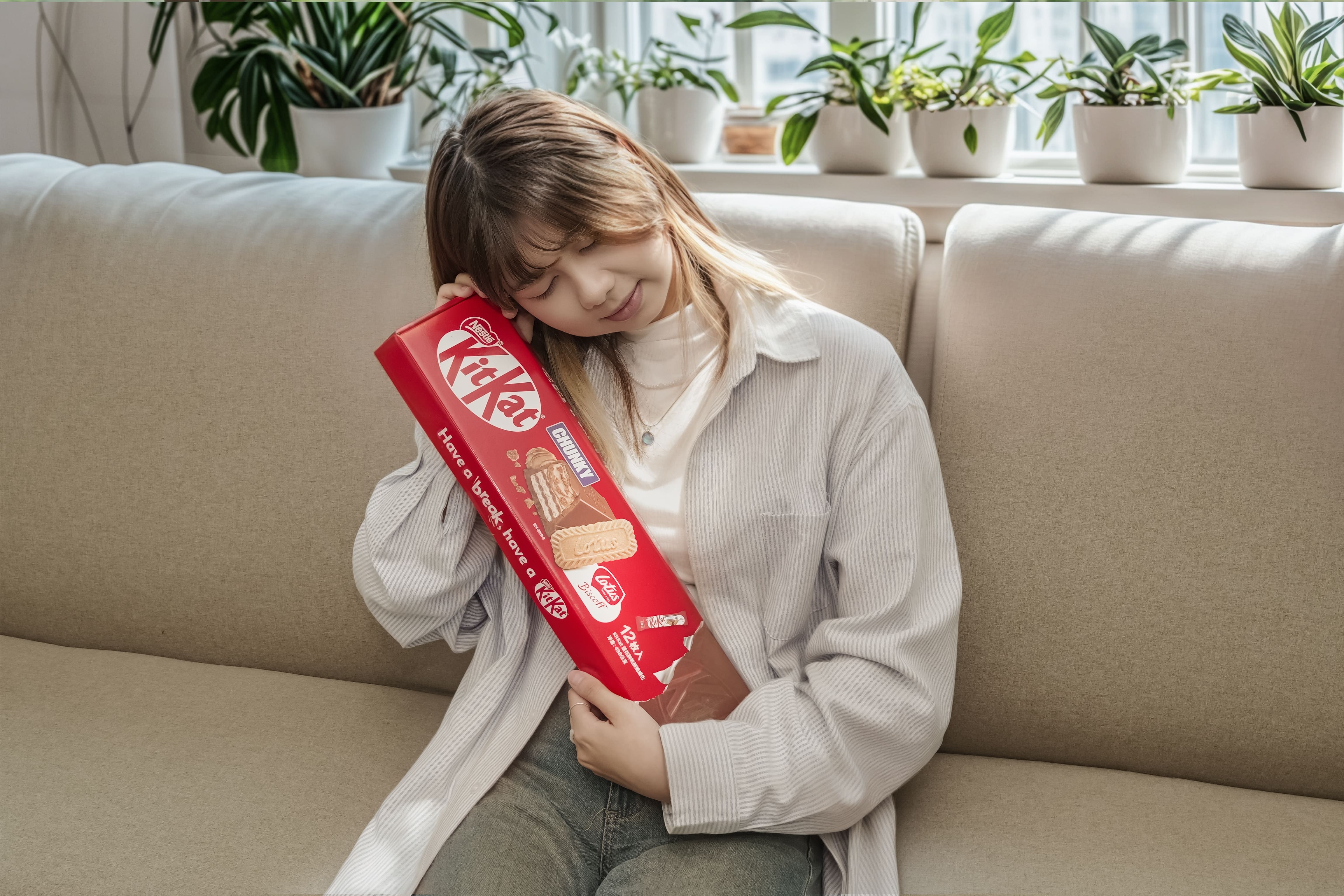 KitKat X Lotus強勢聯名!強強聯手推出全新升級「KitKat超大蓮花酥脆威化」,不只好吃,更是吸睛滿點! KitKat X Lotus強勢聯名!強強聯手推出全新升級「KitKat超大蓮花酥脆威化」,不只好吃,更是吸睛滿點!