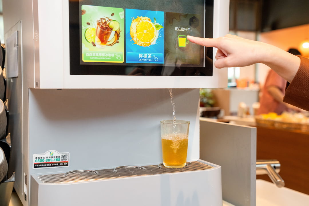業界首創雙重殺菌把關!雀巢 TC40 冷飲機台前進台北國際食品展,打造兼顧食安與高效出杯的餐飲解決方案。