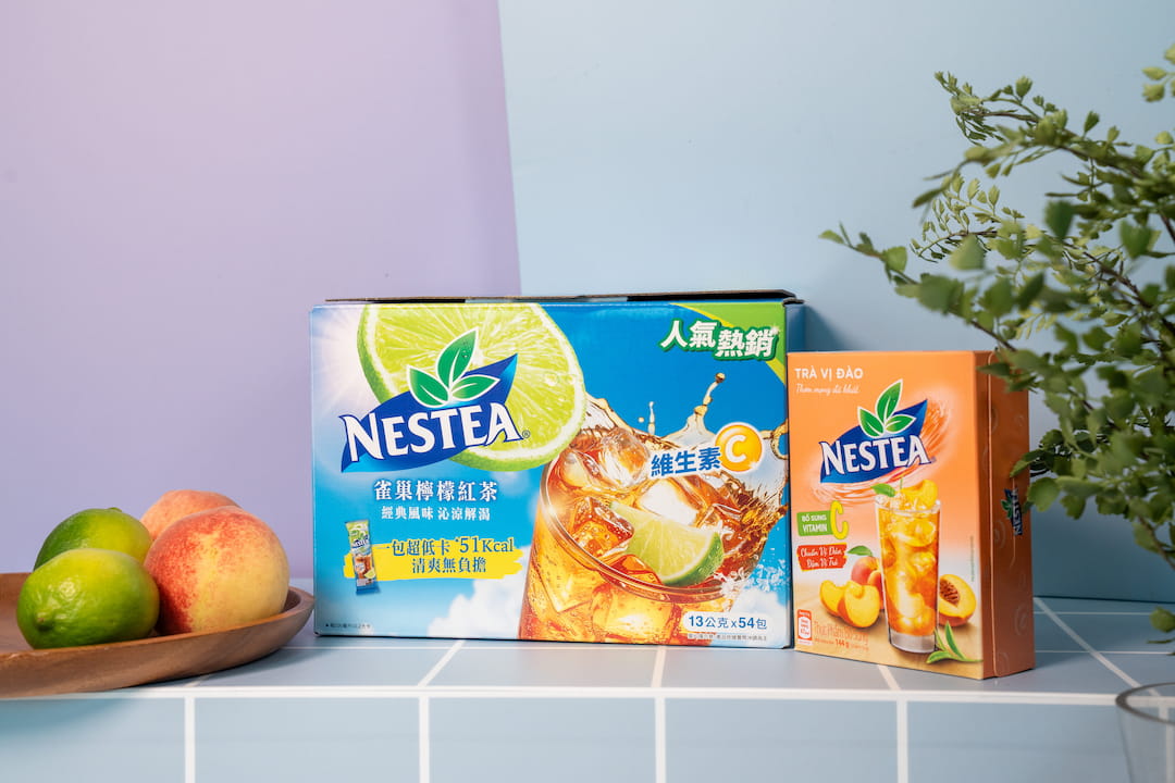 NESTEA雀巢茶品推經典「雀巢檸檬紅茶」沖泡粉包、全新「雀巢蜜桃風味茶」，打造消暑的夏日茶飲。