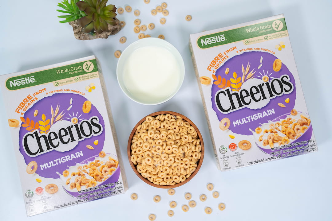 「Cheerios 雀巢全穀麥圈」正式登台，以 61%全穀、含膳食纖維、高鐵、高鋅等營養價值，讓早餐兼顧美味與營養。