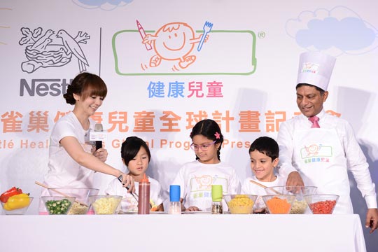 台灣雀巢總經理與藝人季芹兩組親子分享自家飲食教育重點