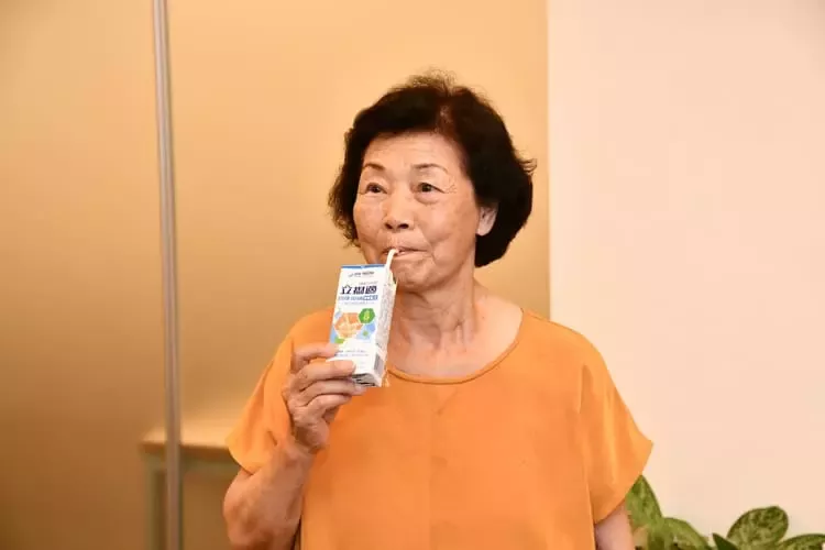 雀巢立攝適均康優纖營養配方，鋁箔包裝隨插即飲，方便、快速補充膳食纖維及多樣營養