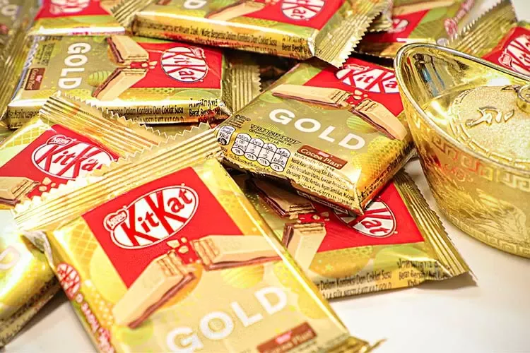 雀巢奇巧KitKat黃金巧克力威化」，焦糖內餡及時尚黃金色澤包裝賦予由內而外的金財運。