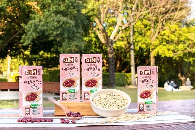 喝的超級食物！全新克寧「紅豆燕麥牛乳」開賣啦。濃郁燕麥香氣＋紅豆天然穀物甜  滋味太迷人、口感再升級。