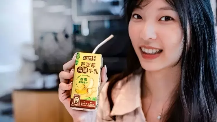 「克寧芭那那高纖牛乳」即開即飲，高纖高鈣一次滿足。