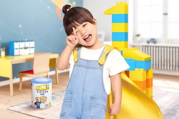 「克寧Super Kid 3 幼兒營養成長配方」專為1至3歲幼兒設計，藉由五效關鍵營養，為孩子打下良好的成長基礎。