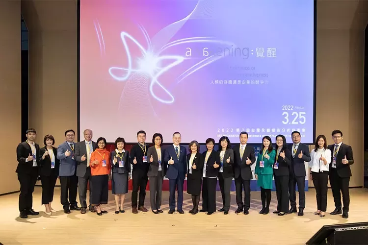 「第八屆台灣永續報告分析發表會」今(25)日盛大舉辦，集結海內外重量級單位一同探討永續，台灣雀巢董事長羅台青(右2)受邀探討「永續創新能量」議題。