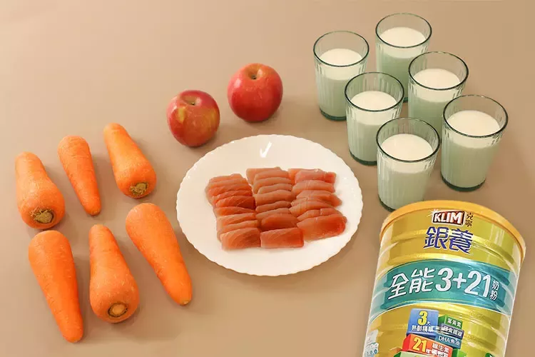 每天2杯克寧銀養「全能3+21」，相當於補充：500公克-(約25片)-鮪魚片的DHA、1公斤胡蘿蔔(約6根)的葉黃素、2顆蘋果的膳食纖維，及6杯全脂鮮乳的高鈣攝取。