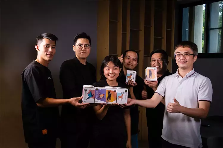 雀巢與成功大學工業設計學系攜手賦予包裝第二生命—將咖啡紙盒化身為「光影互動盒」。