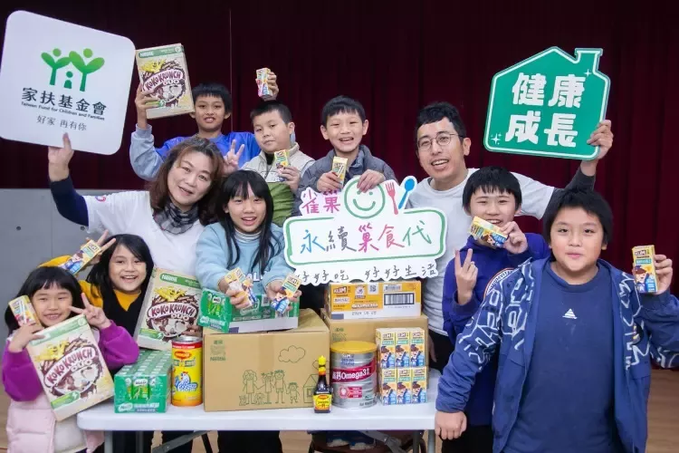 雀巢營養師精心設計「好好食物箱」，參考國健署資料，著重於家中各年齡層最容易缺少的營養素：例如大人小孩都易缺乏的鈣質、小朋友成長特別需要的鐵質，以及45歲以上易缺乏的維生素D，都能透過「好好食物箱」補足一家兩大兩小寒假期間的不足量。