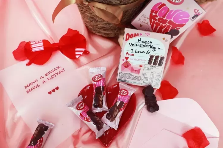 「KitKat LOVE 小熊威化」超萌小熊外型，搭配 3 款隱藏版訊息與留言板設計，幫你直球告白