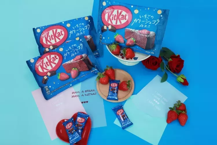 草莓控注意！日本季節限定口味「KitKat 草莓可可布朗尼」直送來台，酸甜濃郁的層次口感，搶攻破億甜蜜商機
