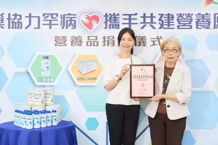 罕見疾病基金會創辦人陳莉茵親自頒