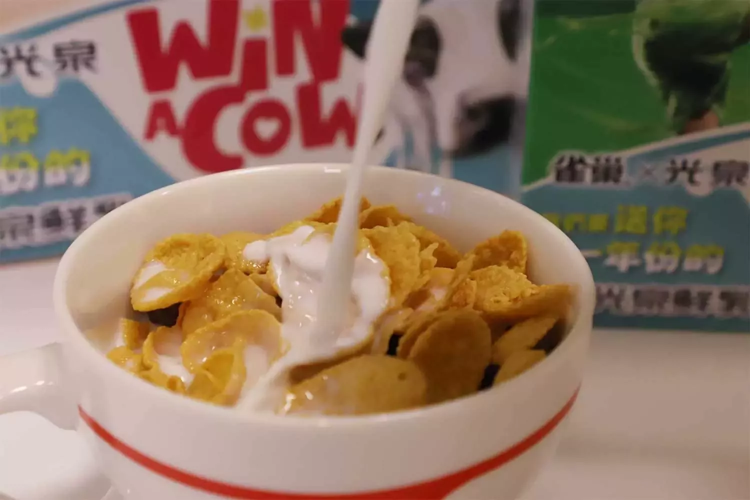 在人人自危的防疫期間 擴大推廣早餐脆片與鮮乳組合，幫助孩童攝取全穀營養同時補足鈣質